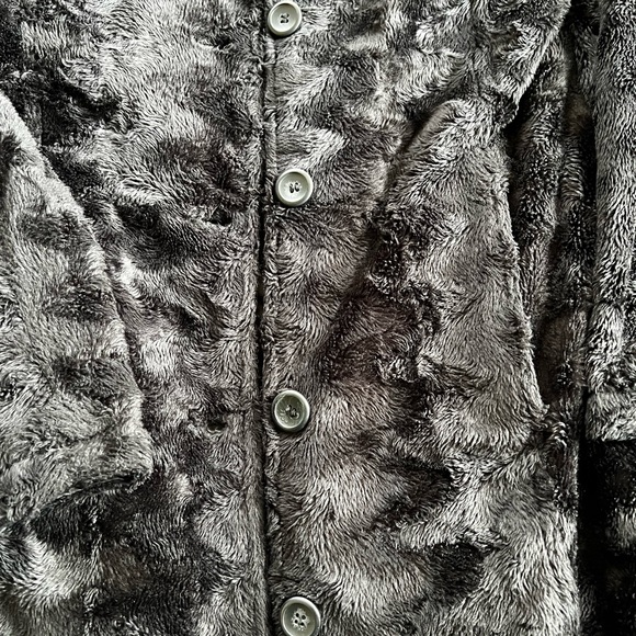 Women’s long heavy black coat. No tags for brand or size. Fits like a xs/small - Picture 3 of 7